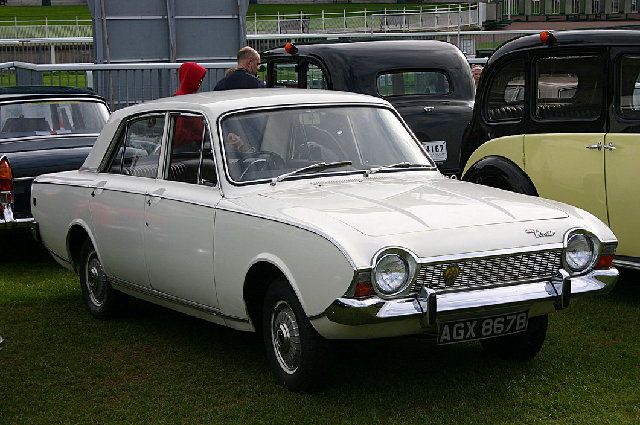 Ford_Consul_Corsair_1963 2.jpg