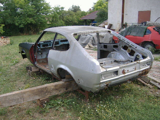 Rover Capri V8 019.jpg