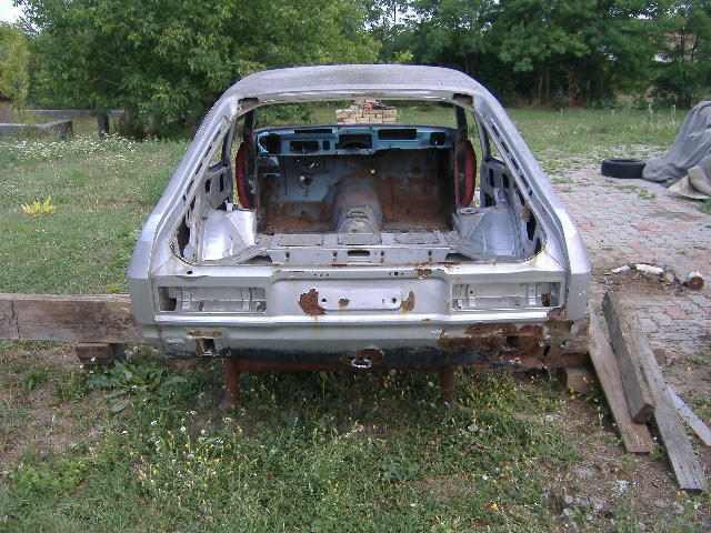 Rover Capri V8 020.jpg